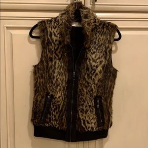 T Tahari faux fur Black and Tan vest